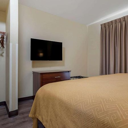 Econo Lodge Inn & Suites Флоувуд Экстерьер фото