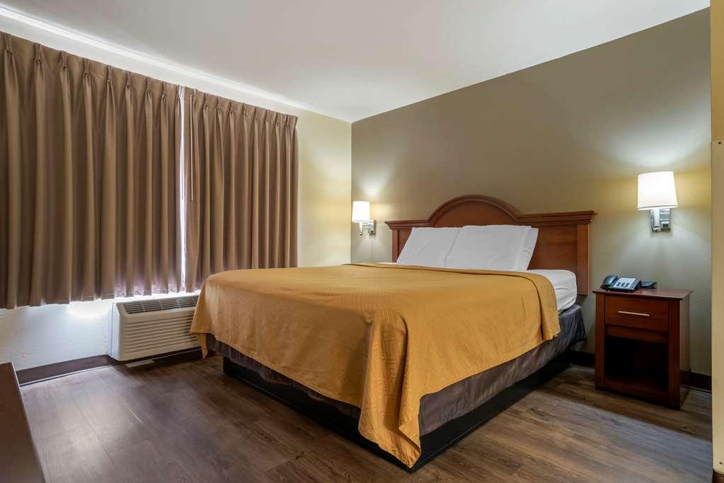 Econo Lodge Inn & Suites Флоувуд Номер фото