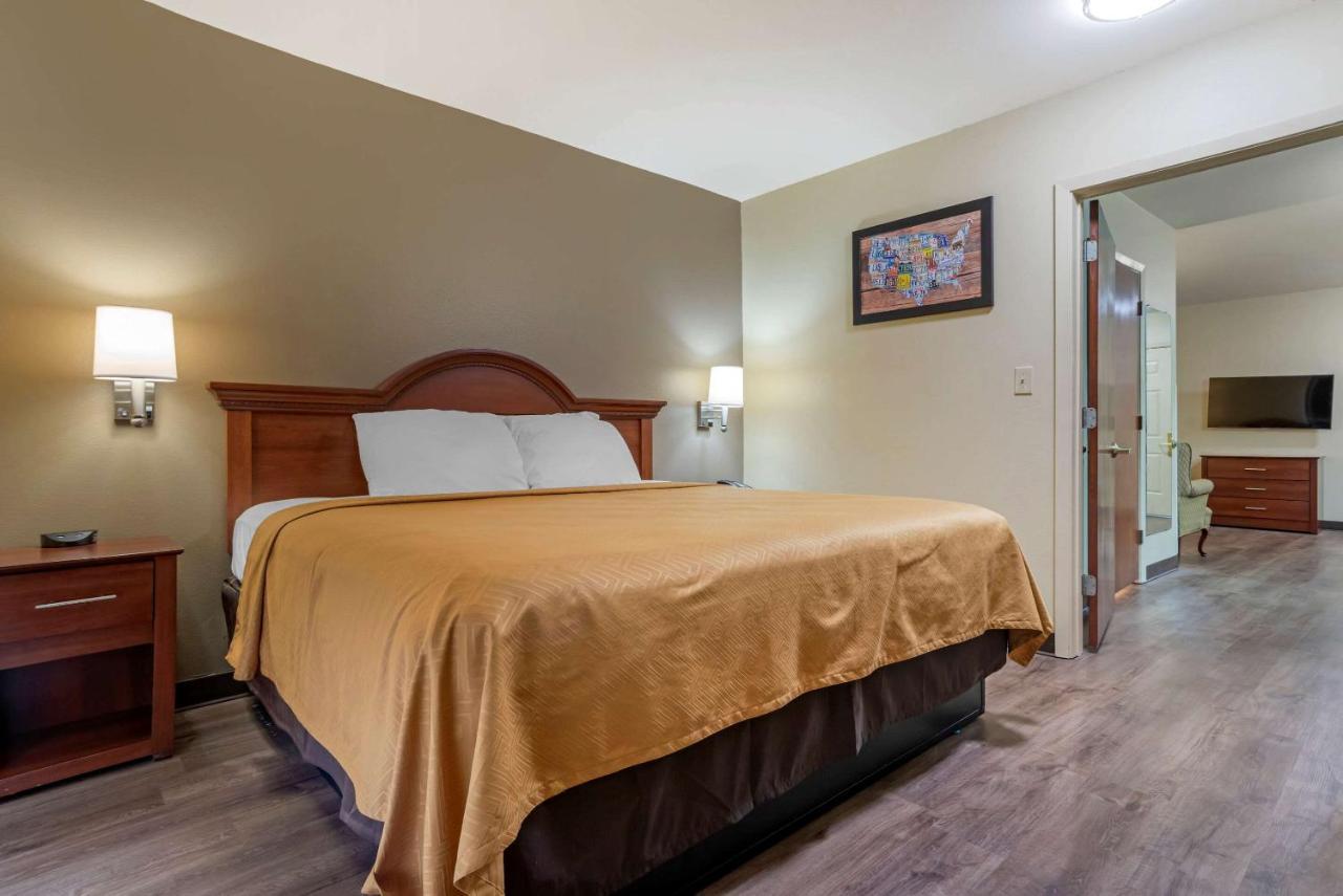 Econo Lodge Inn & Suites Флоувуд Экстерьер фото