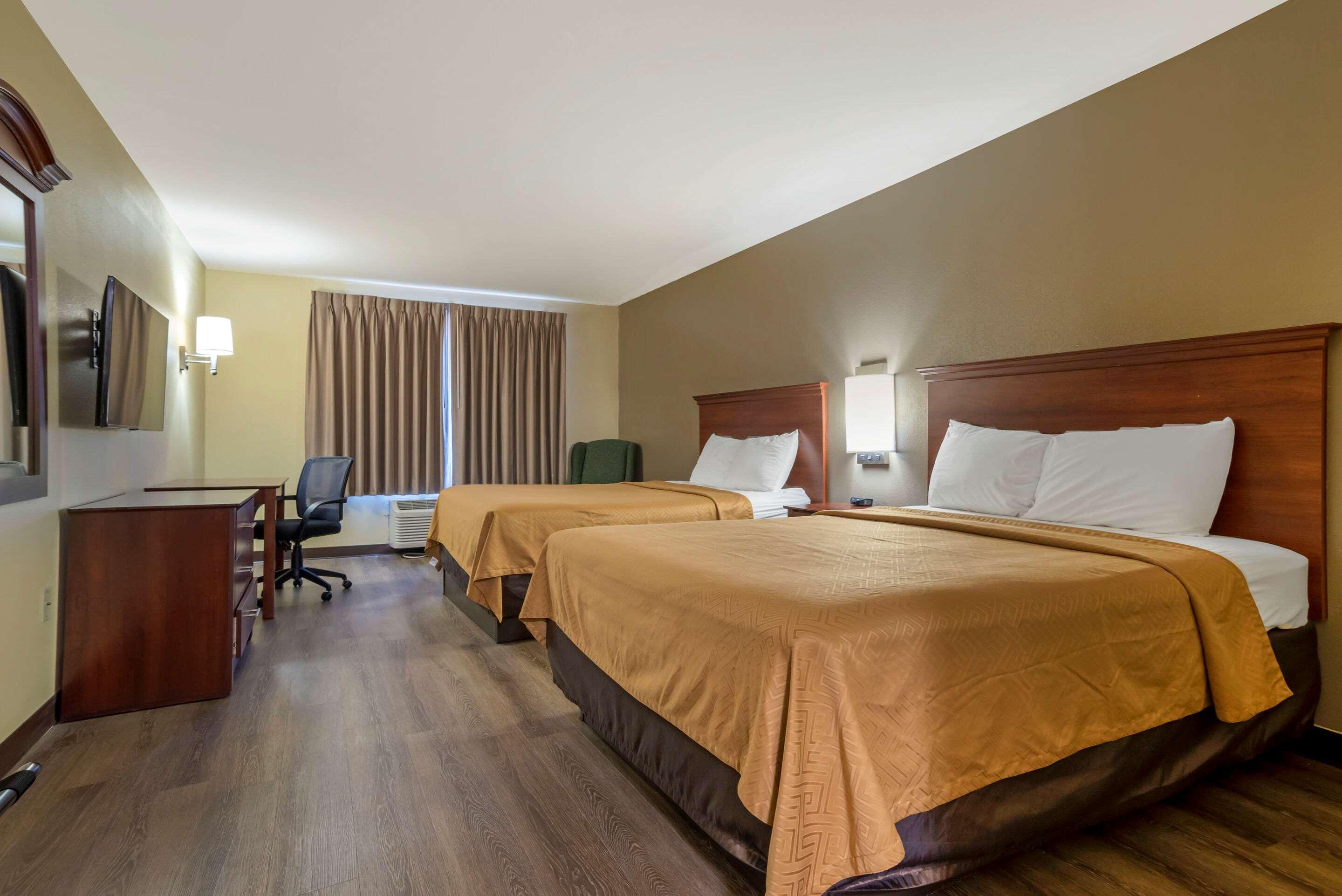 Econo Lodge Inn & Suites Флоувуд Экстерьер фото