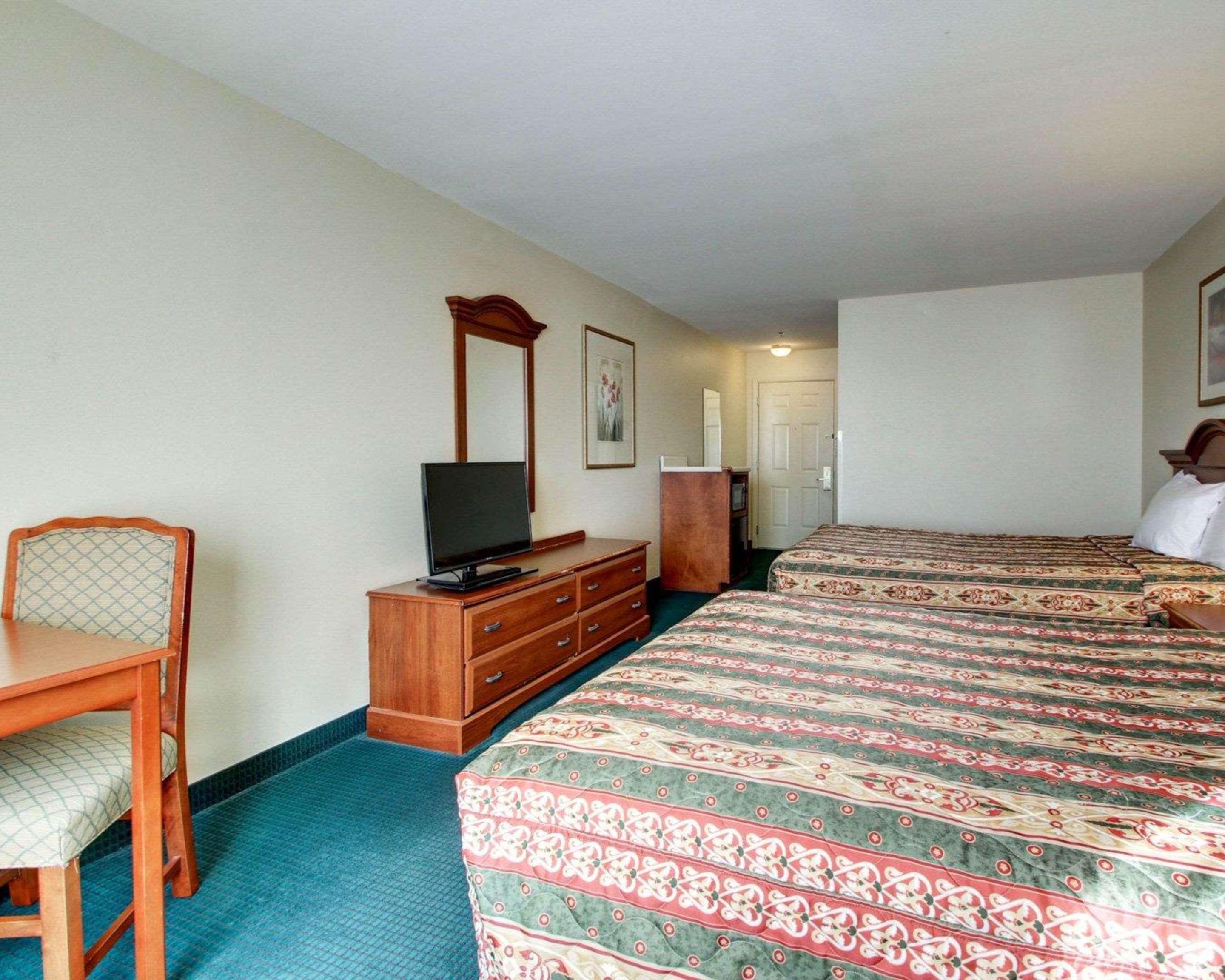 Econo Lodge Inn & Suites Флоувуд Экстерьер фото