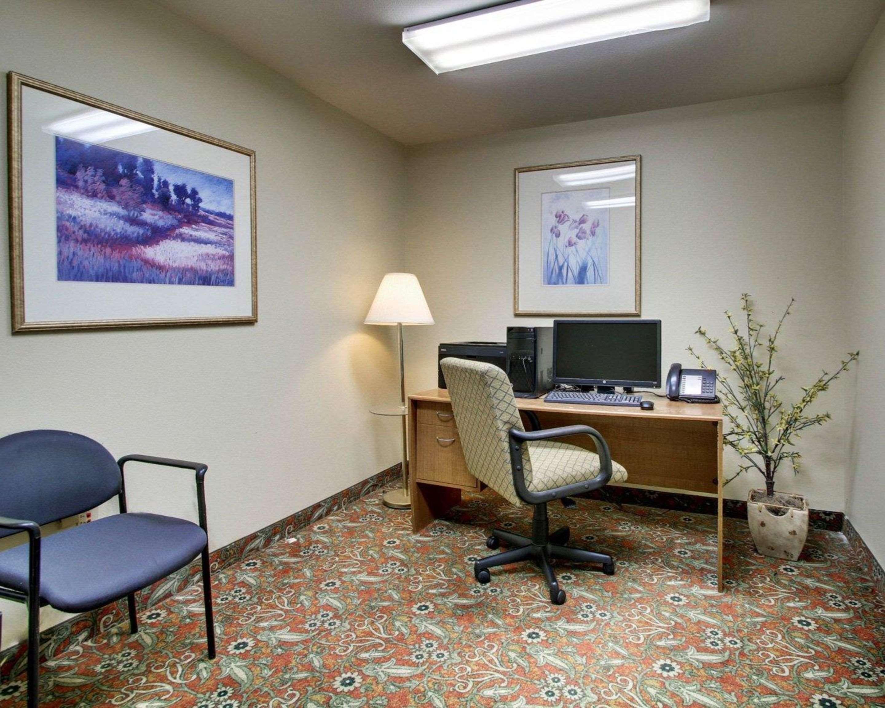 Econo Lodge Inn & Suites Флоувуд Экстерьер фото