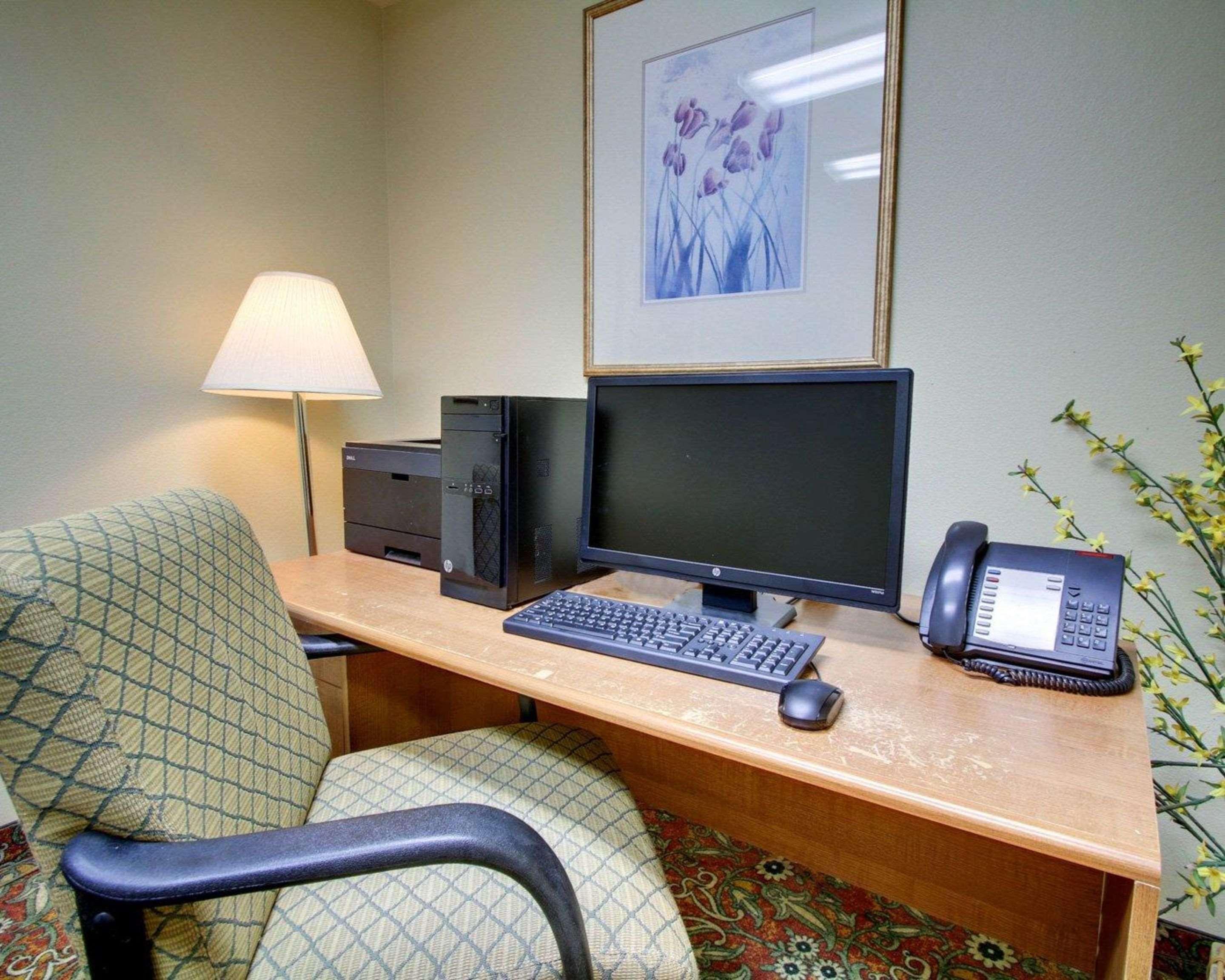 Econo Lodge Inn & Suites Флоувуд Экстерьер фото